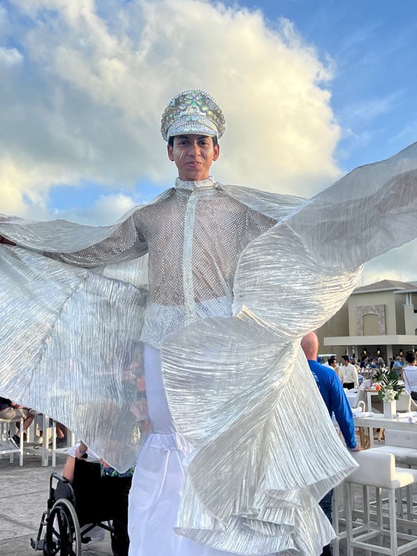 Six hours to showtime 2