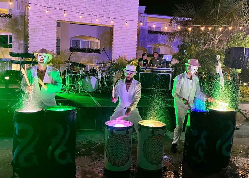 Six hours to showtime 4